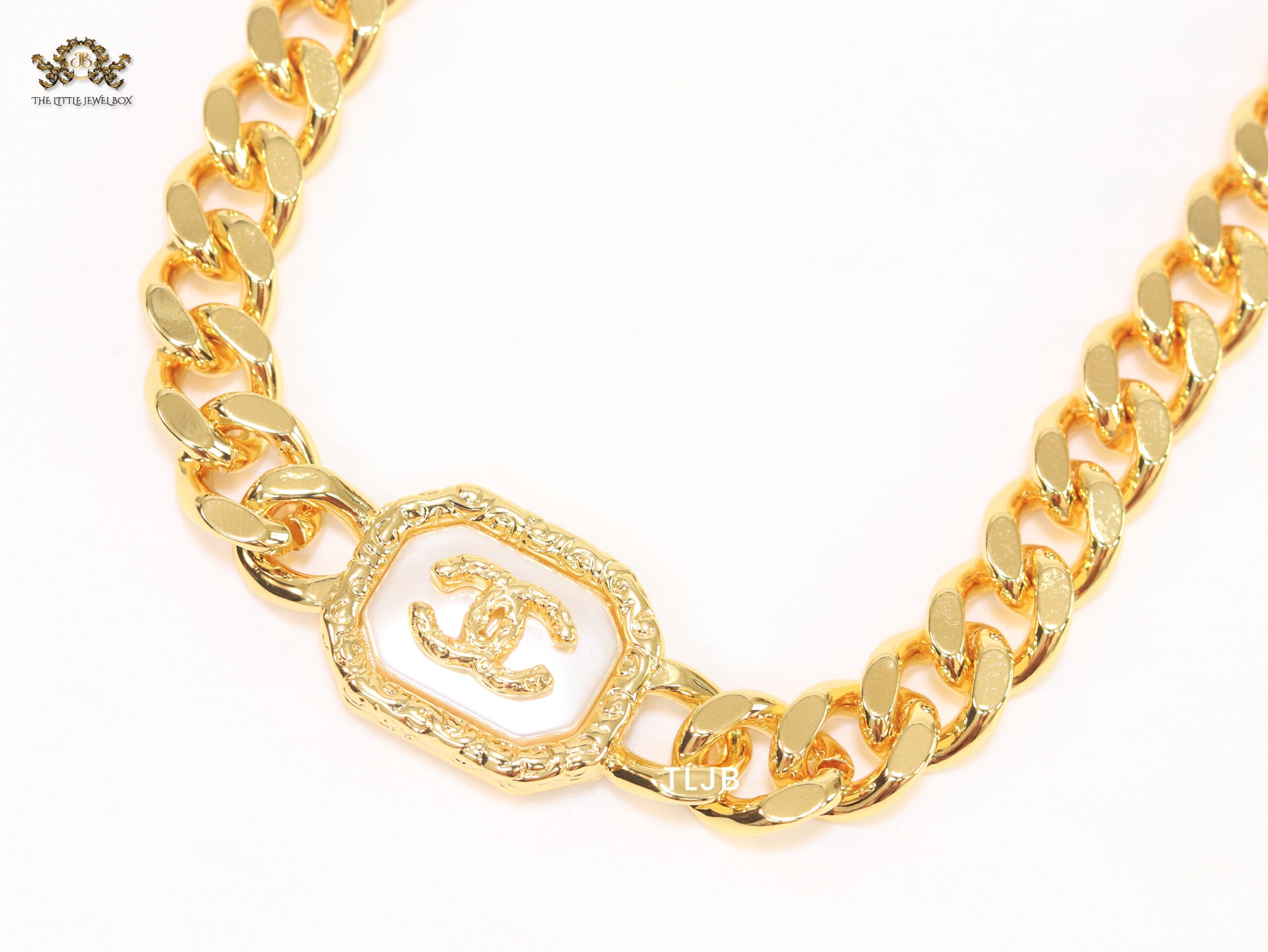 Double C chunky link chain necklace