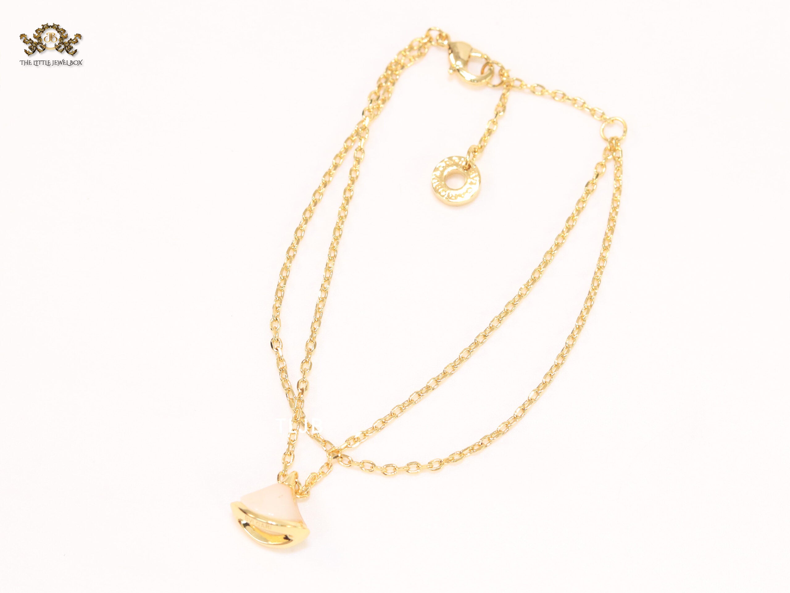 Alphabet B  sleek chain bracelet white