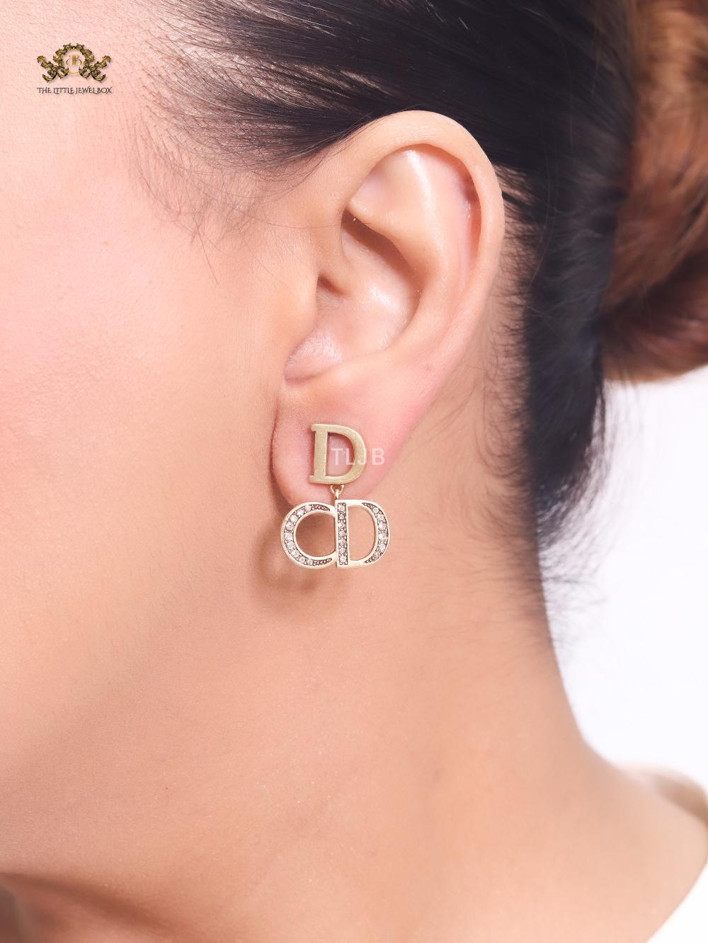 Alphabet CD antique gold studs