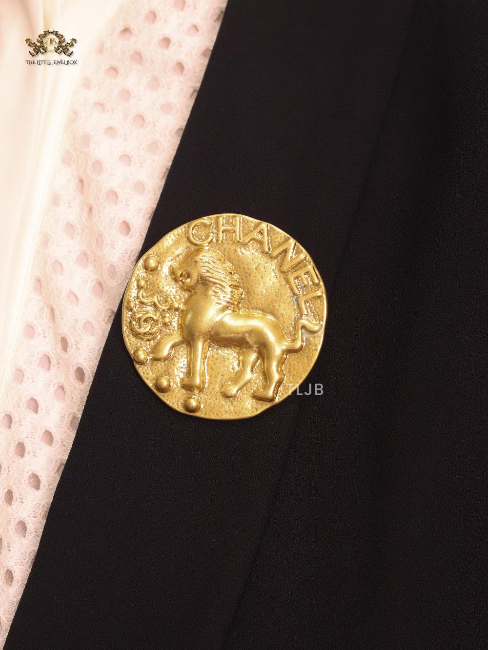 Double C embossed brooch