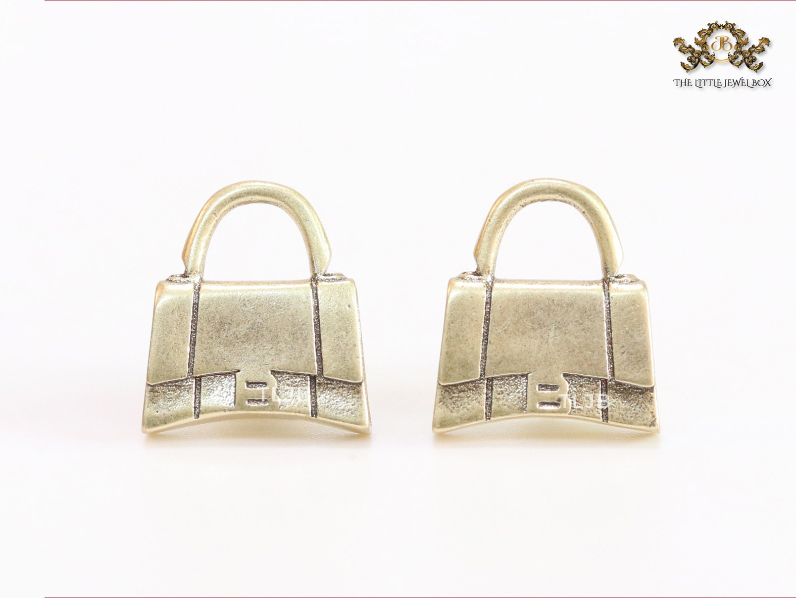 Alphabet B bag studs in platinum finish