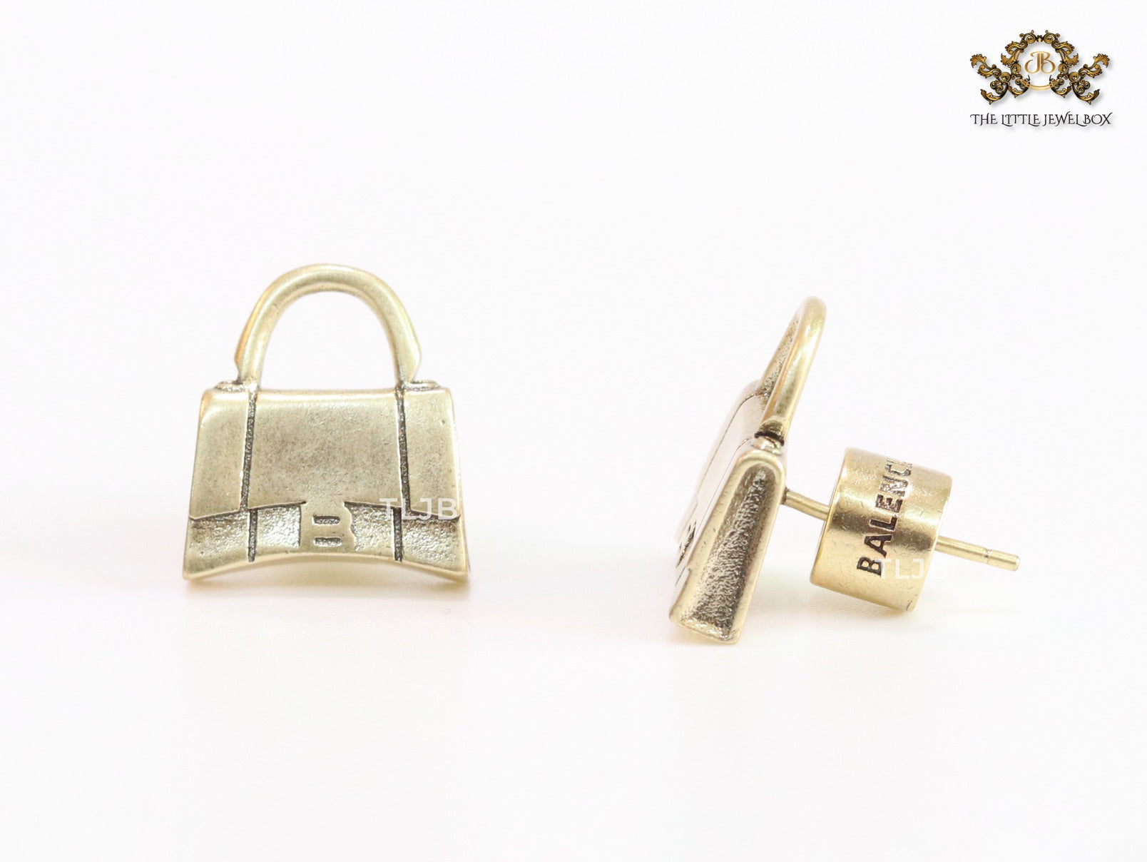 Alphabet B bag studs in platinum finish