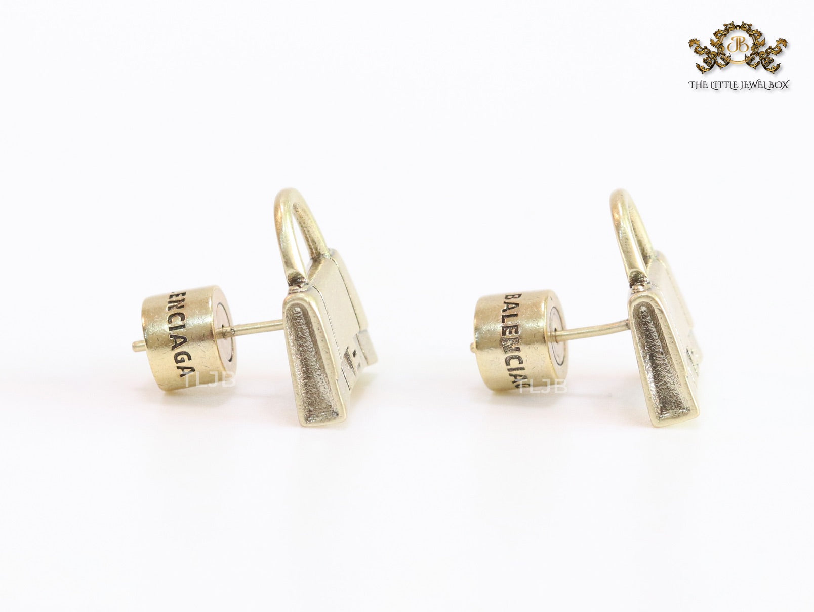 Alphabet B bag studs in platinum finish