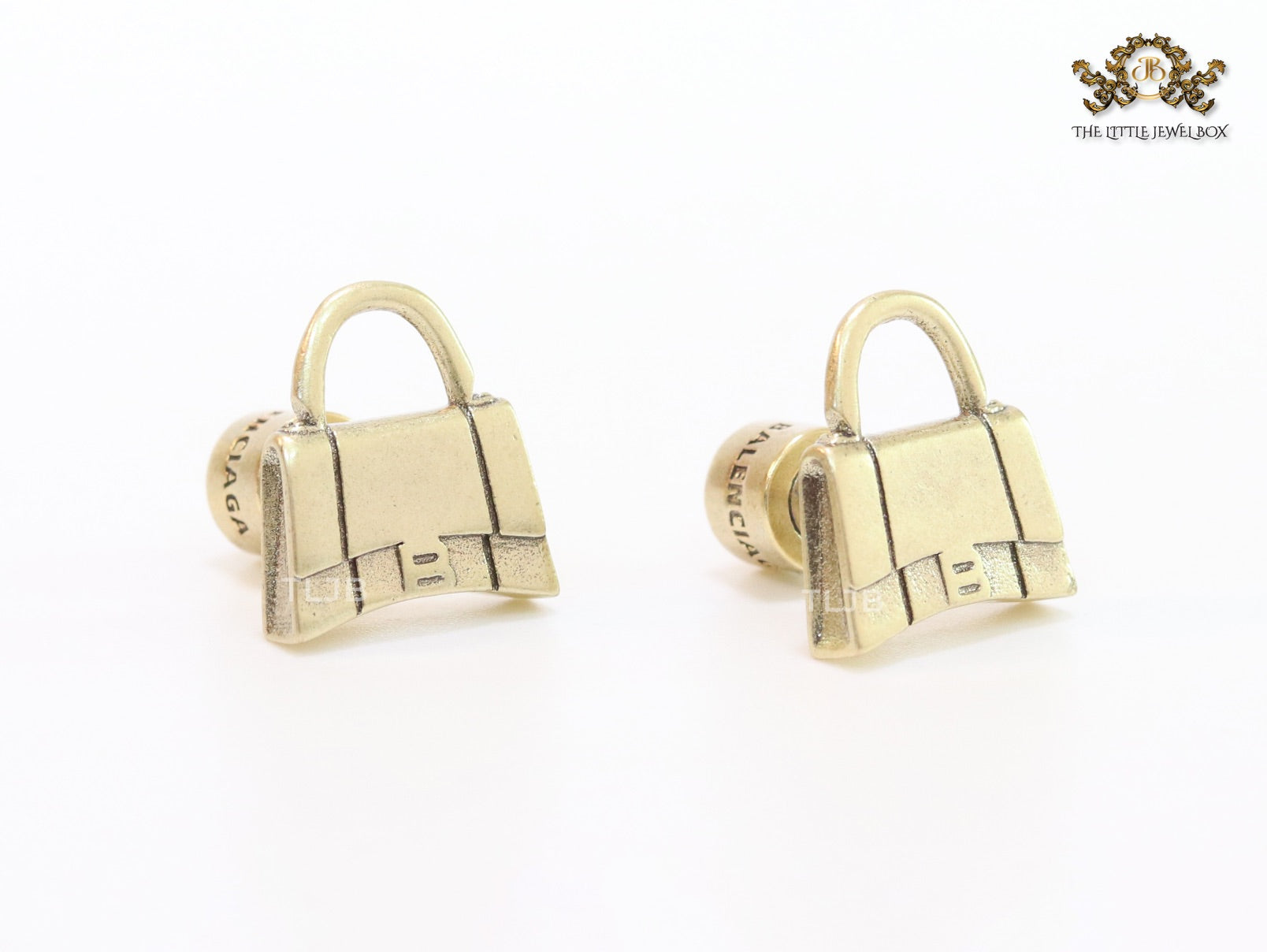 Alphabet B bag studs in platinum finish