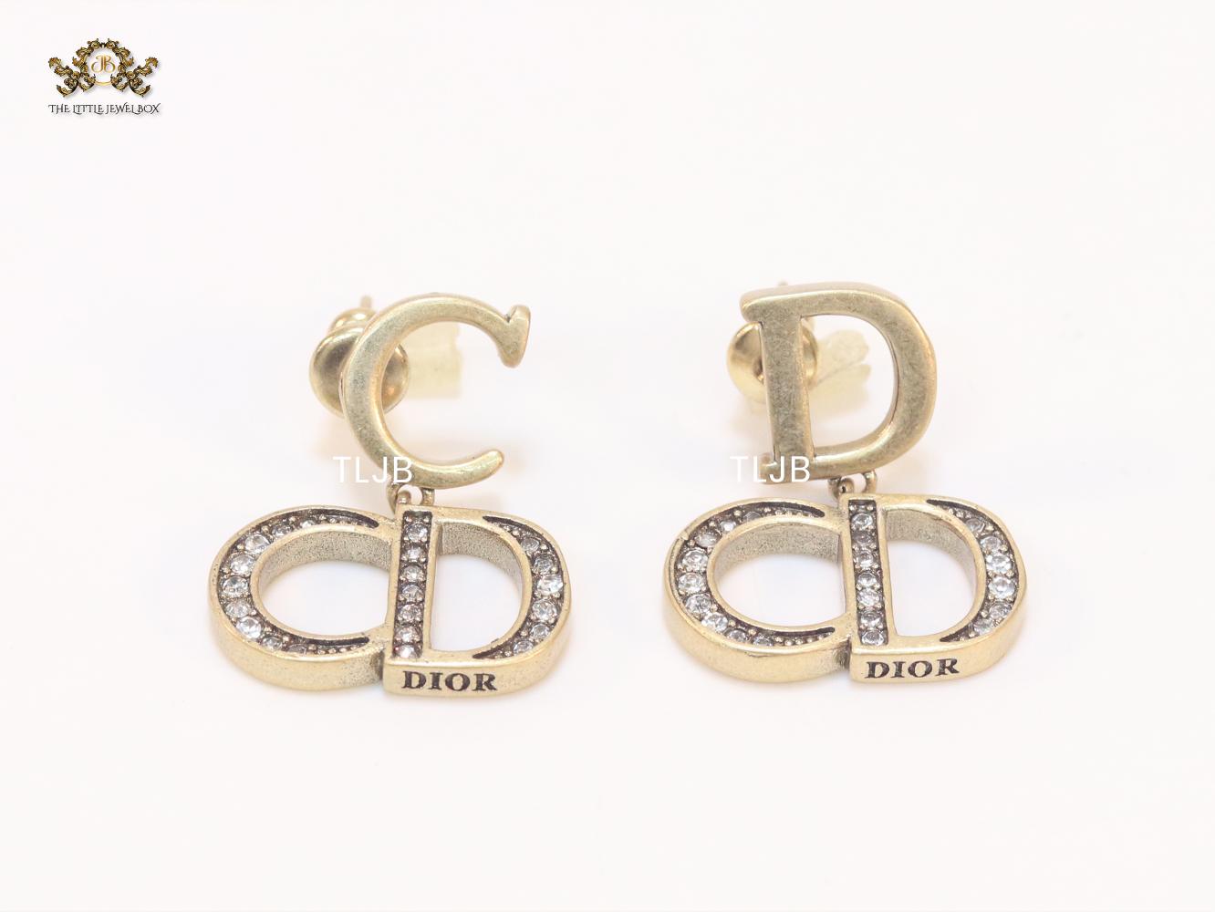Alphabet CD antique gold studs