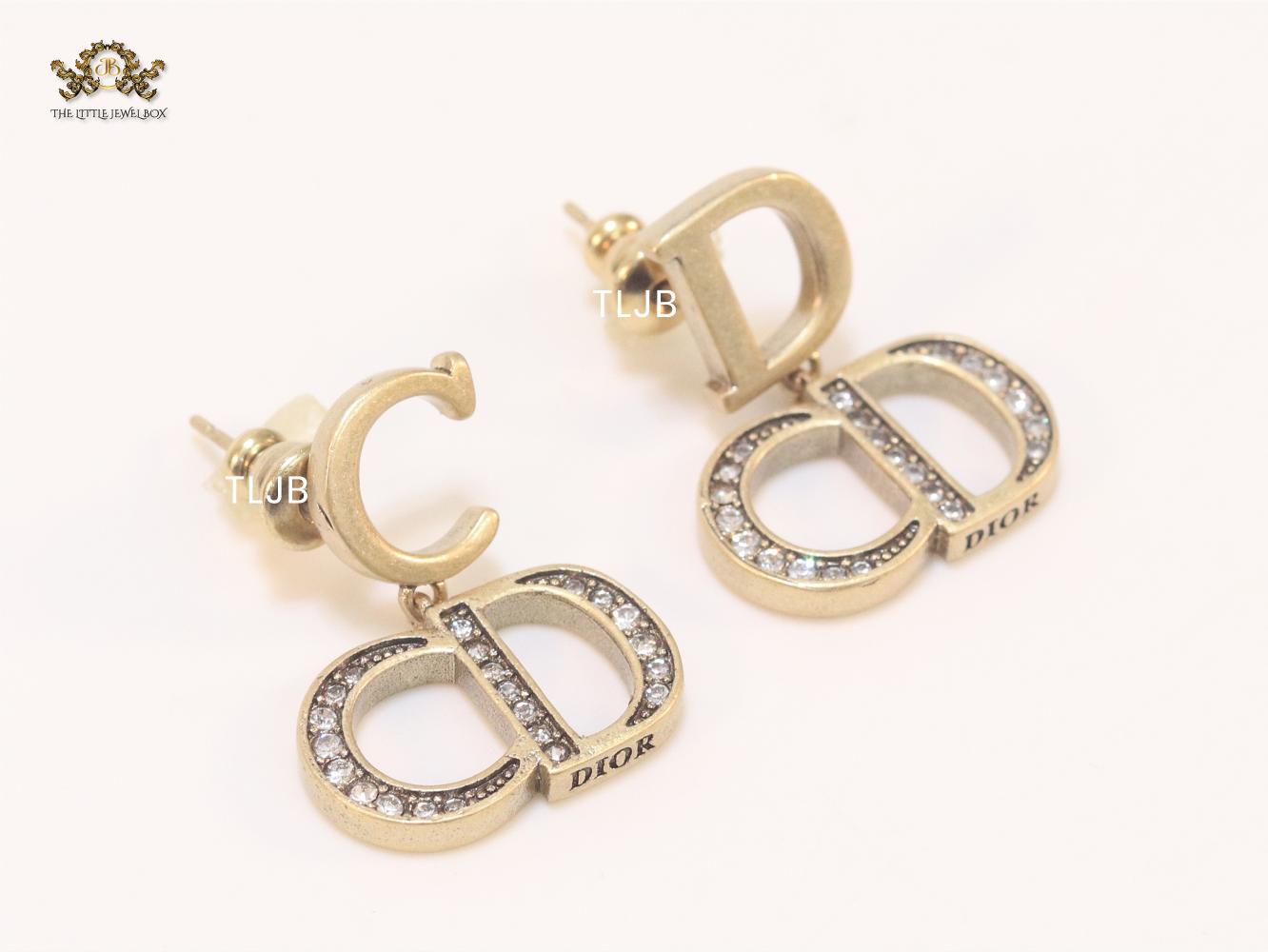 Alphabet CD antique gold studs