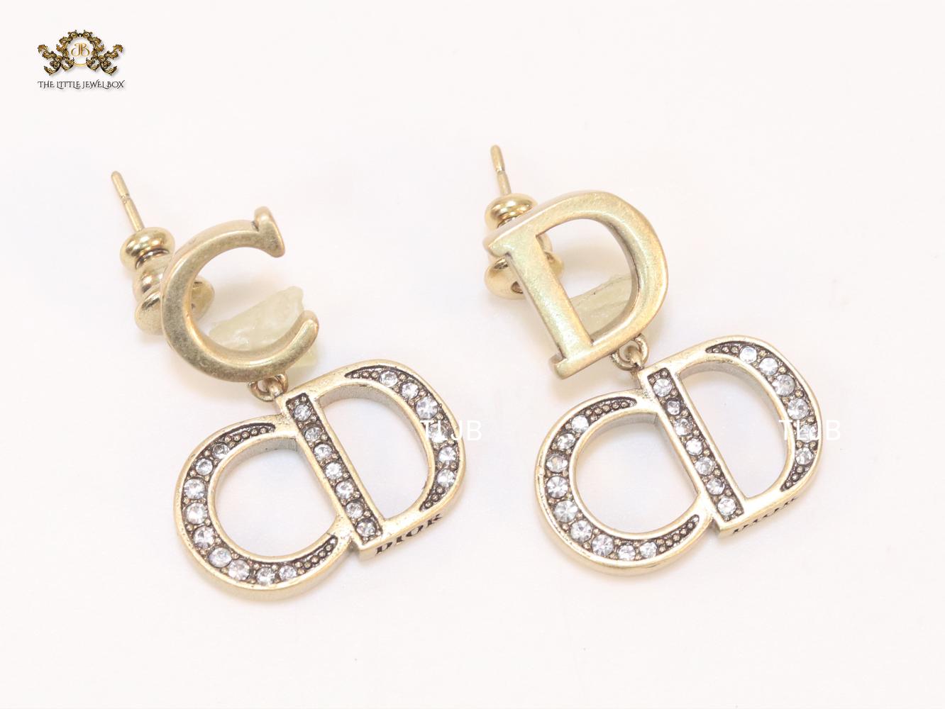 Alphabet CD antique gold studs
