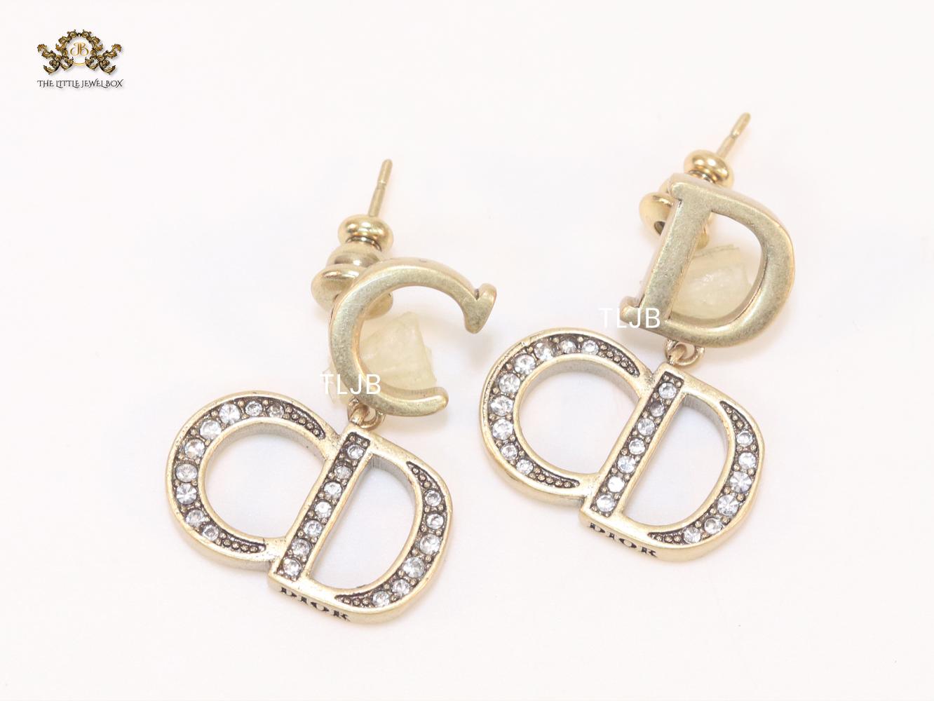 Alphabet CD antique gold studs