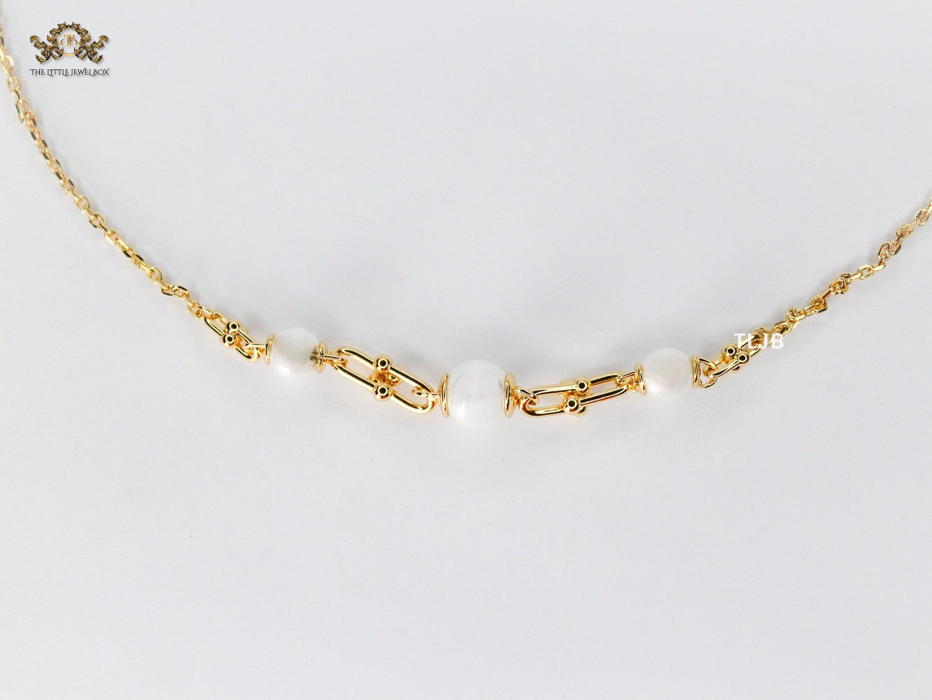 Alphabet T & Co Pearl Chain in Gold