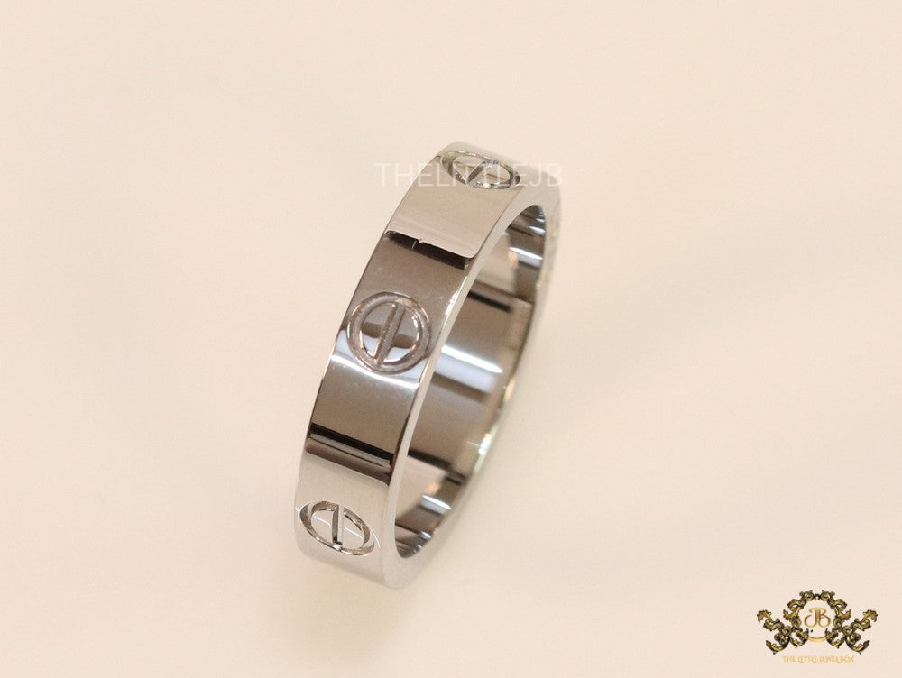 4.5mm Silver plated band with screws