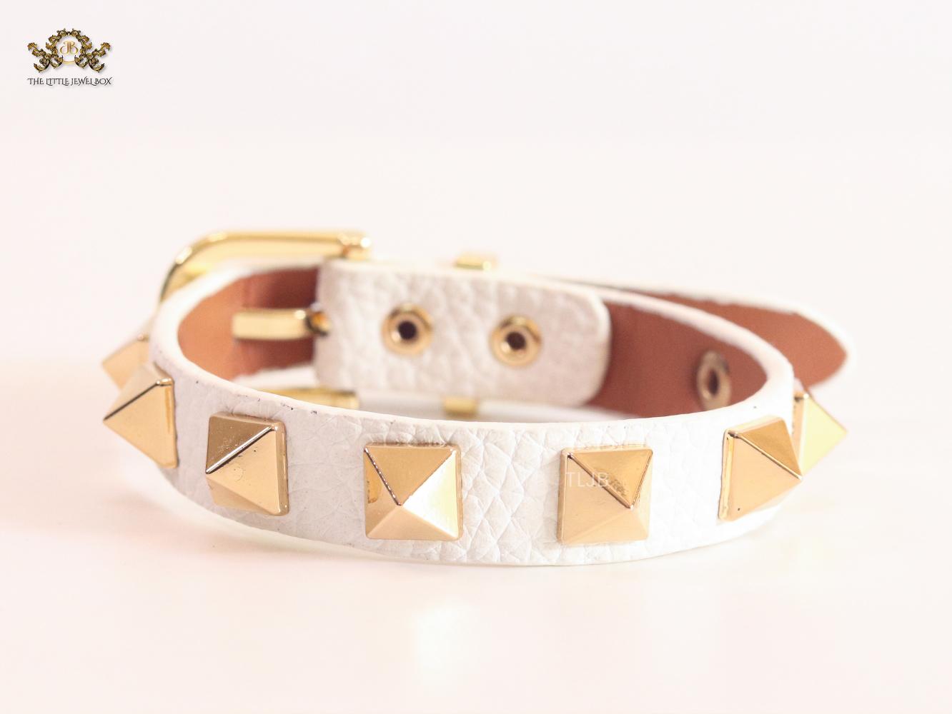 Alphabet V rockstud white bracelet