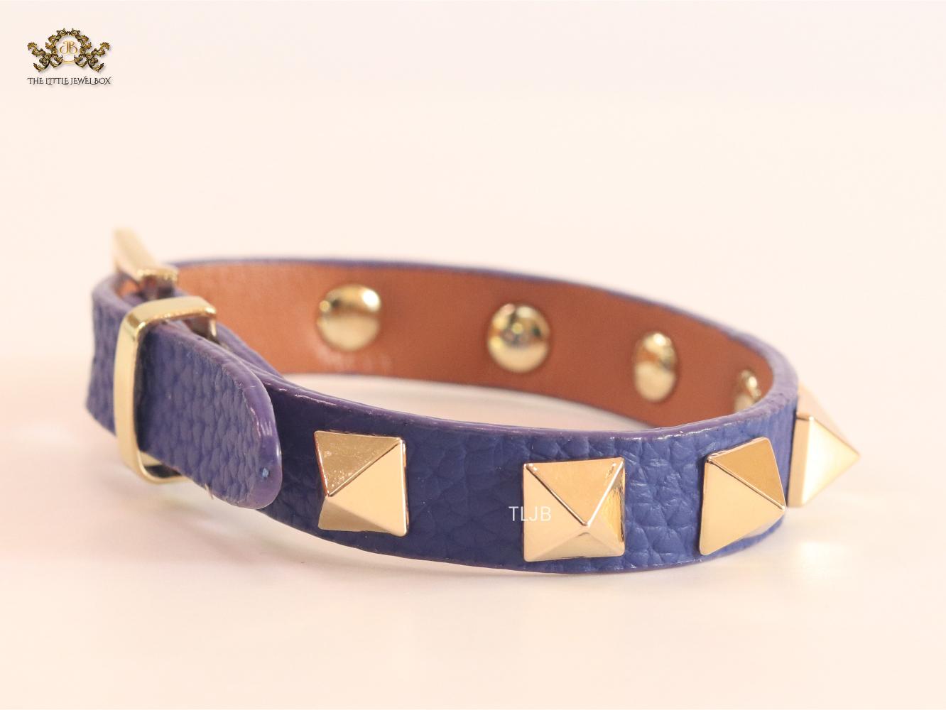 Alphabet V rockstud blue bracelet