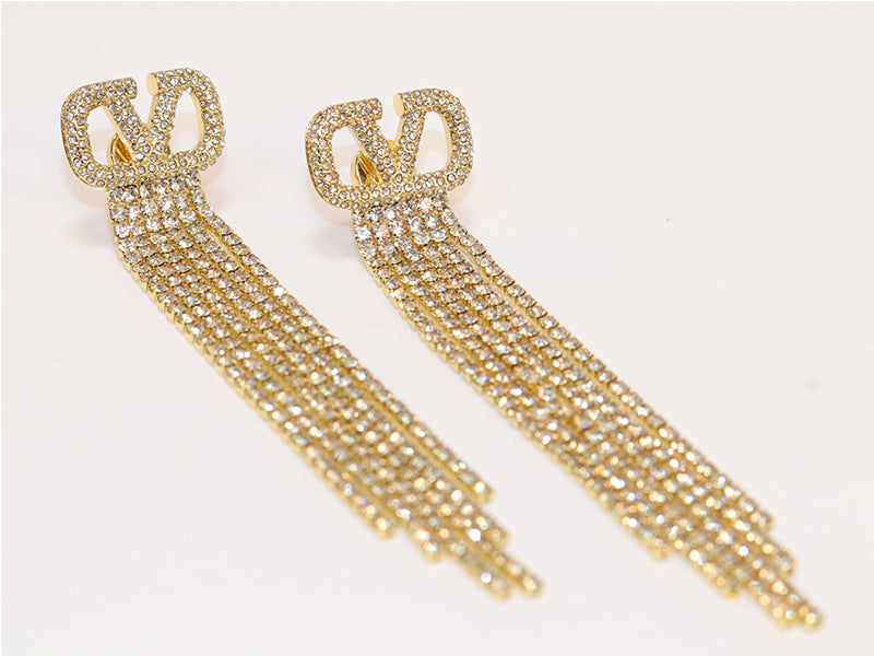 Cz chain alphabet V dangles