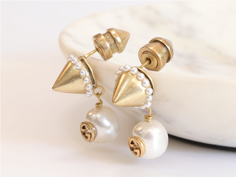Small pearl drops with double G alphabets