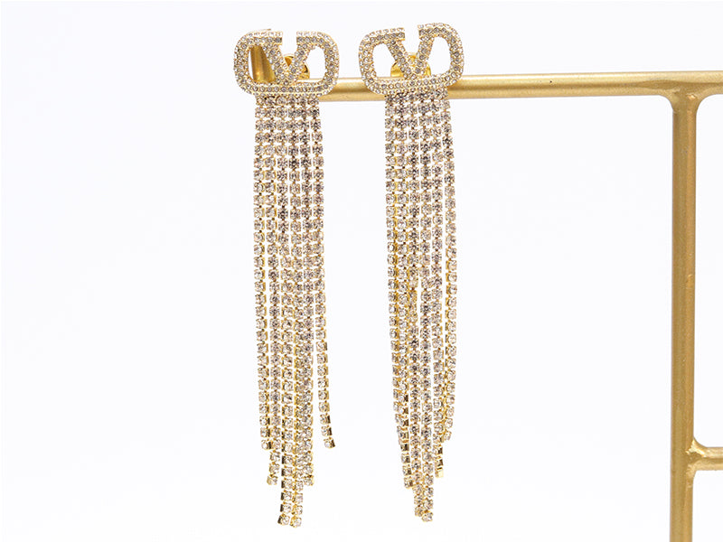 Cz chain alphabet V dangles