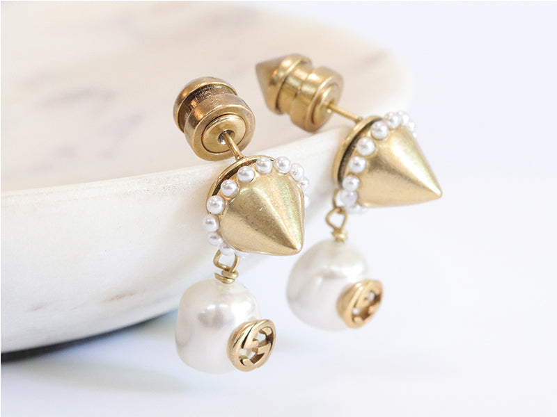 Small pearl drops with double G alphabets