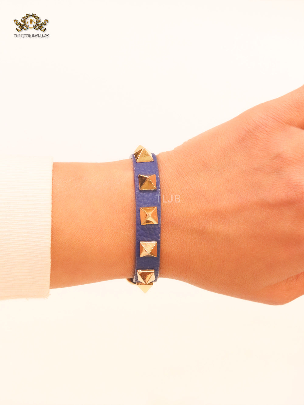Alphabet V rockstud blue bracelet