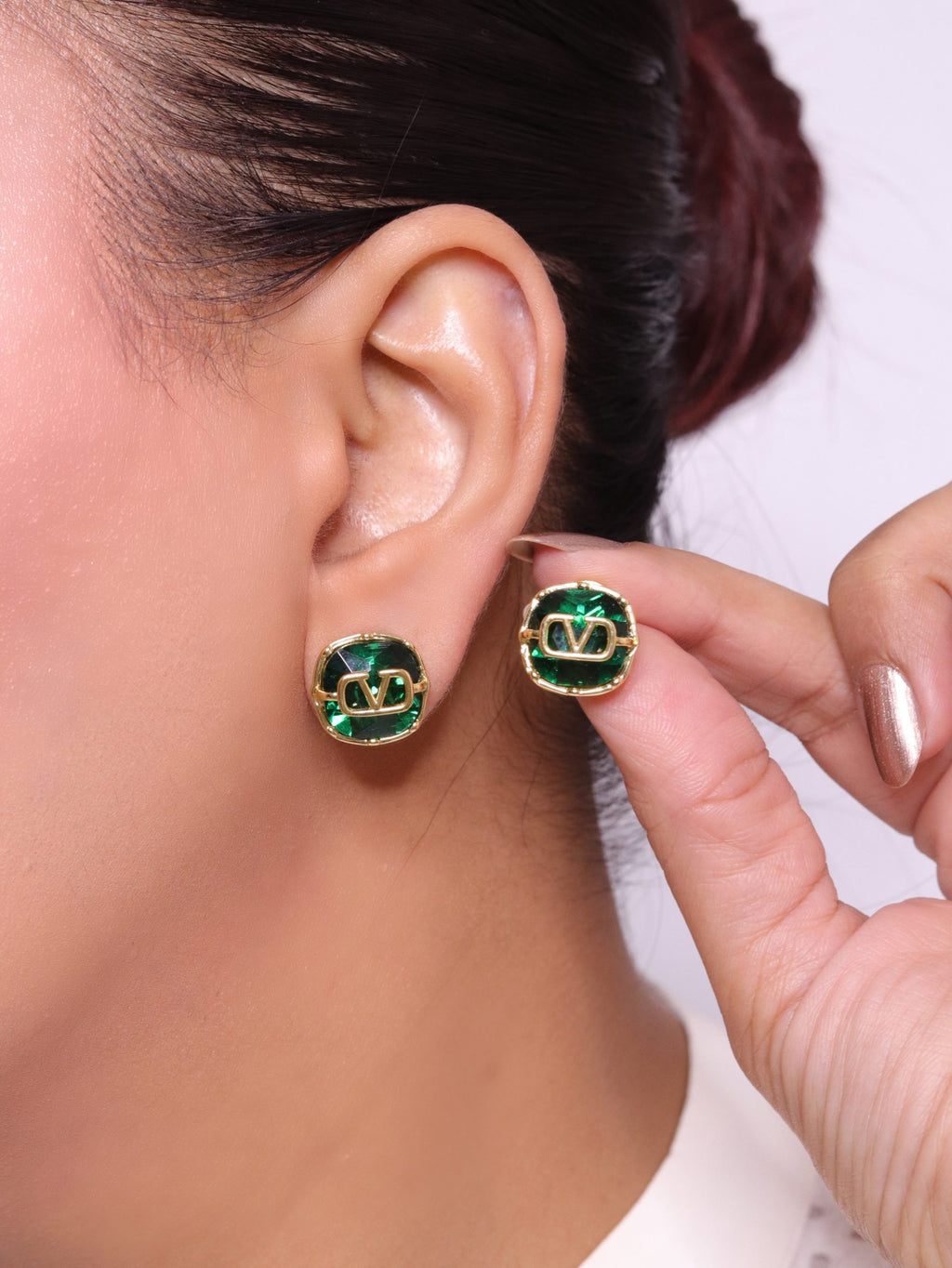 Alphabet V Green and gold studs
