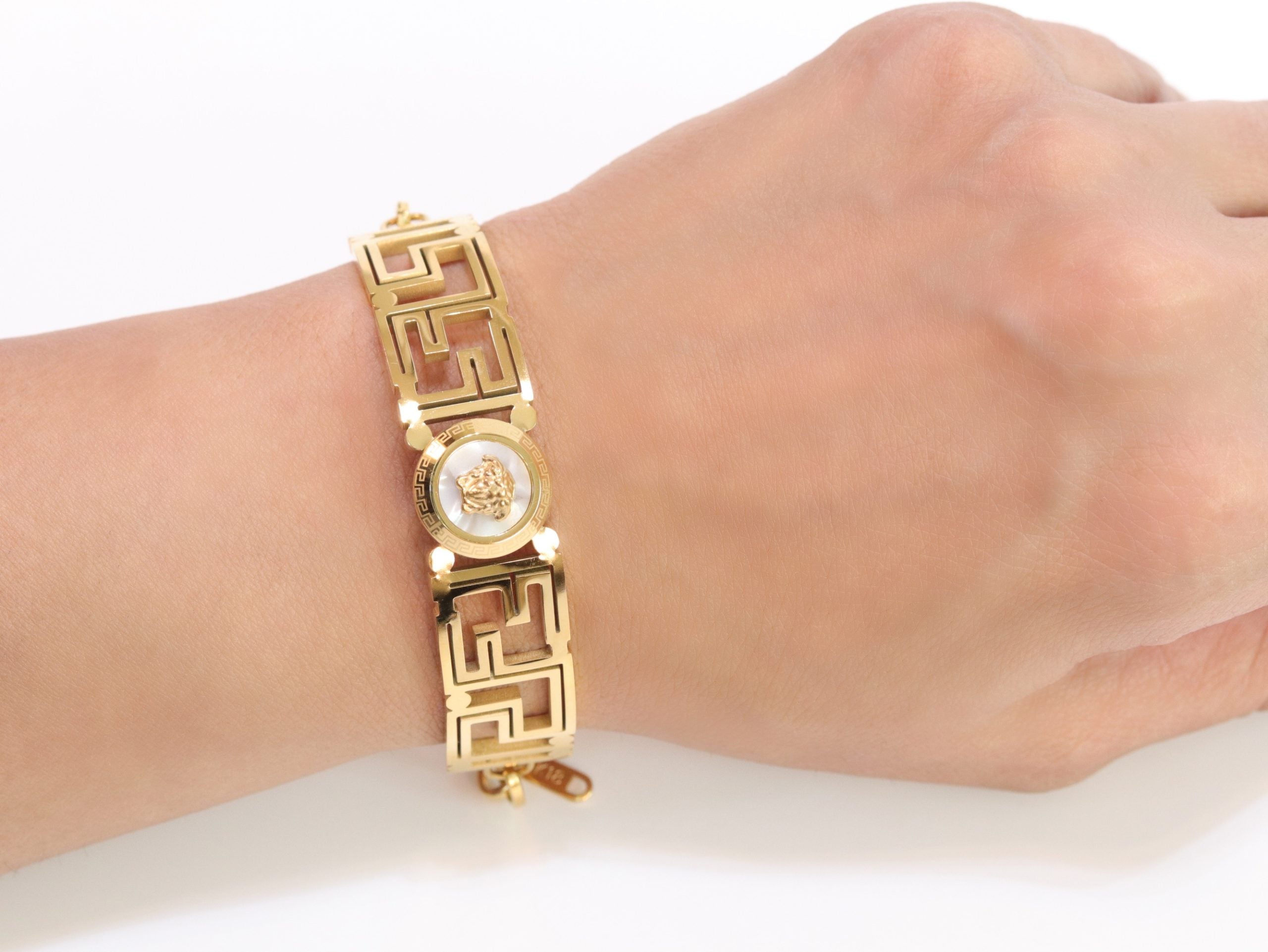 Alphabet V and Medusa Bracelet with chain in gold finish