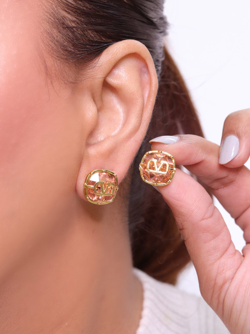 Alphabet V copper pink cz studs