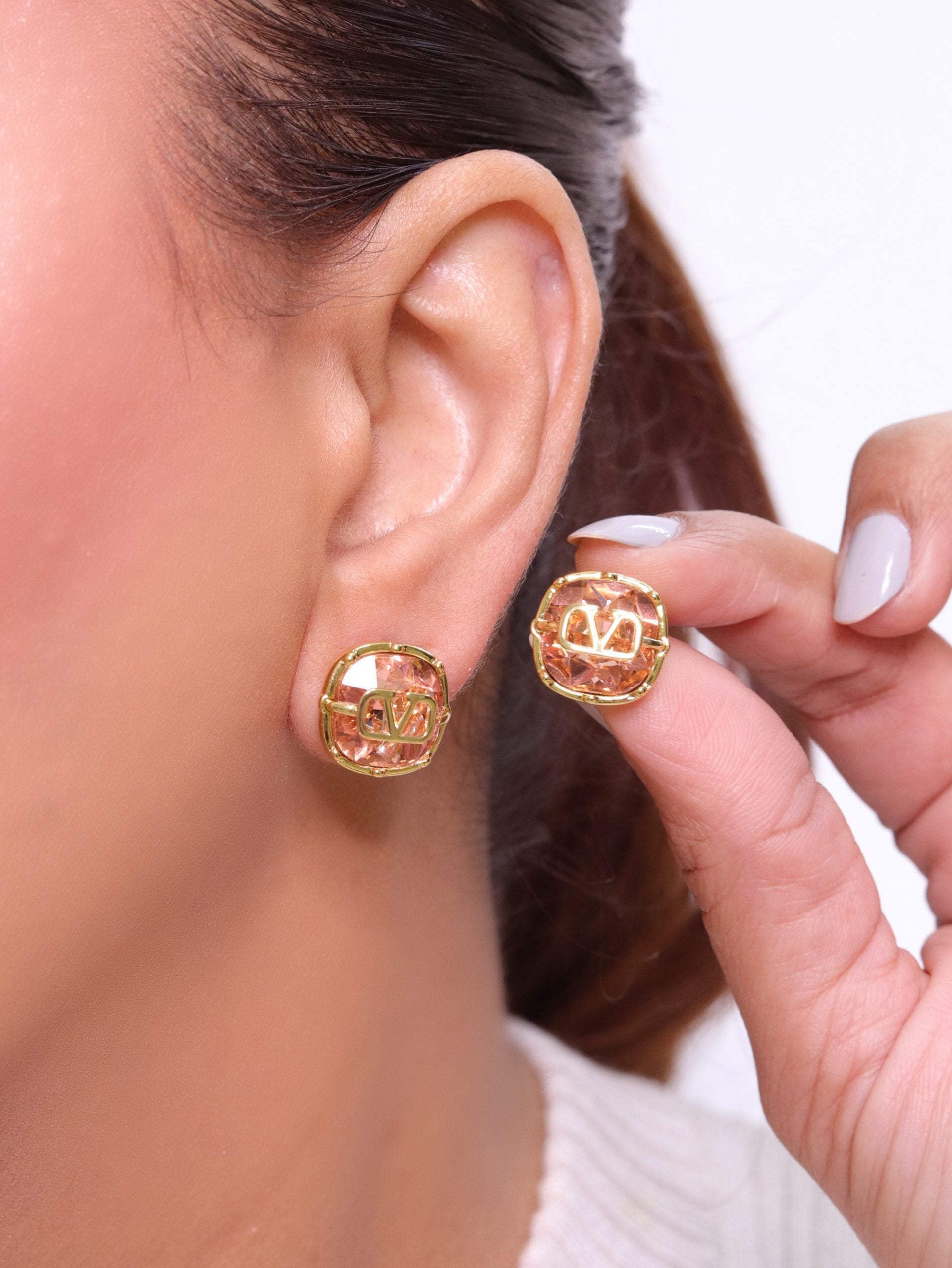 Alphabet V copper pink cz studs