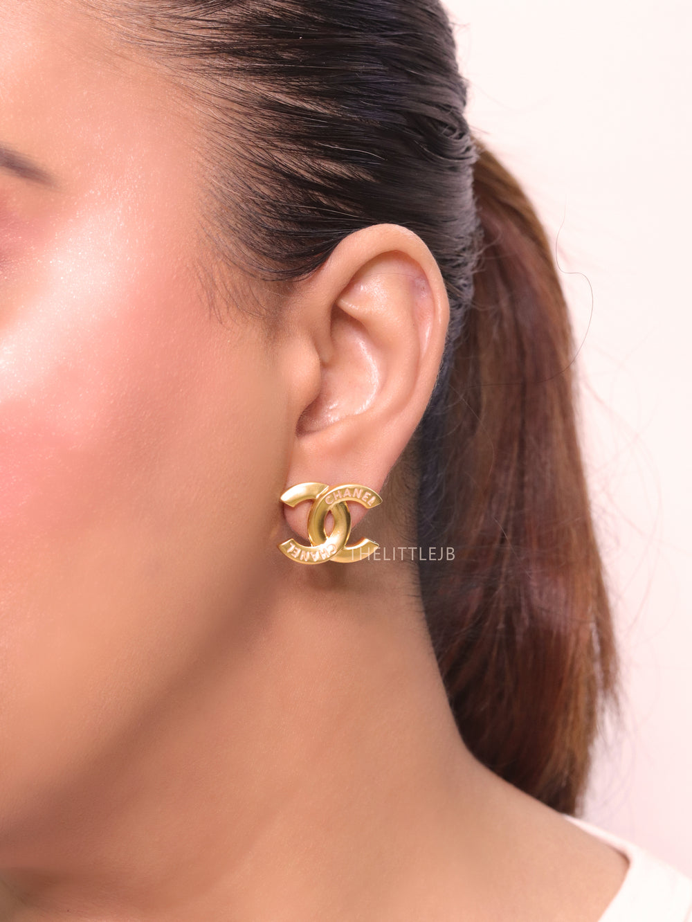 Double C engraved studs