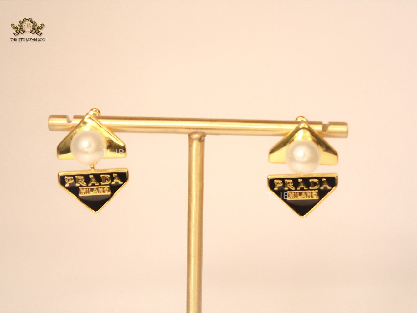 Alphabet P black triangle Studs