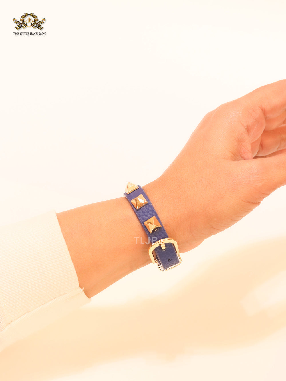 Alphabet V rockstud blue bracelet