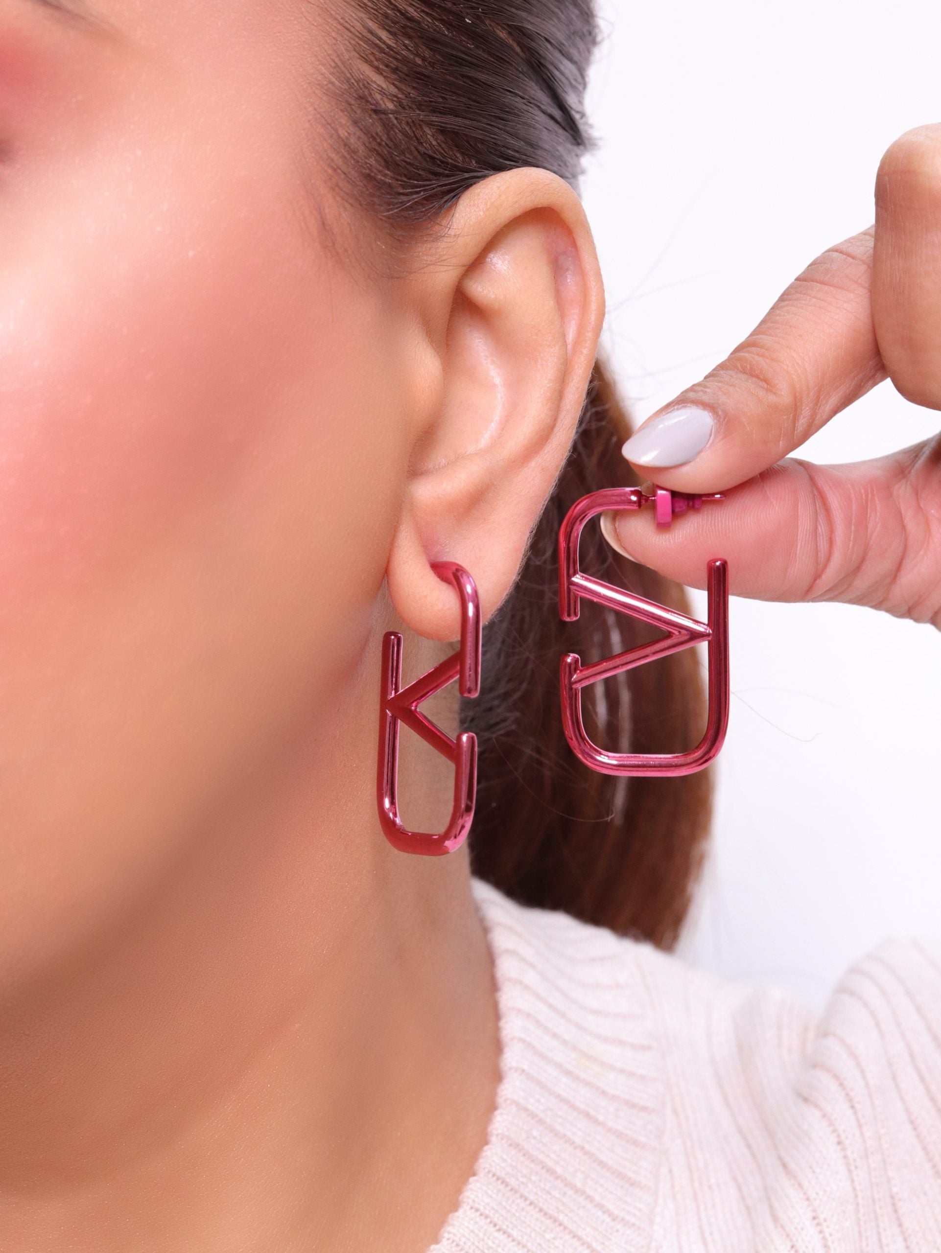 Alphabet V pink chrome hoops