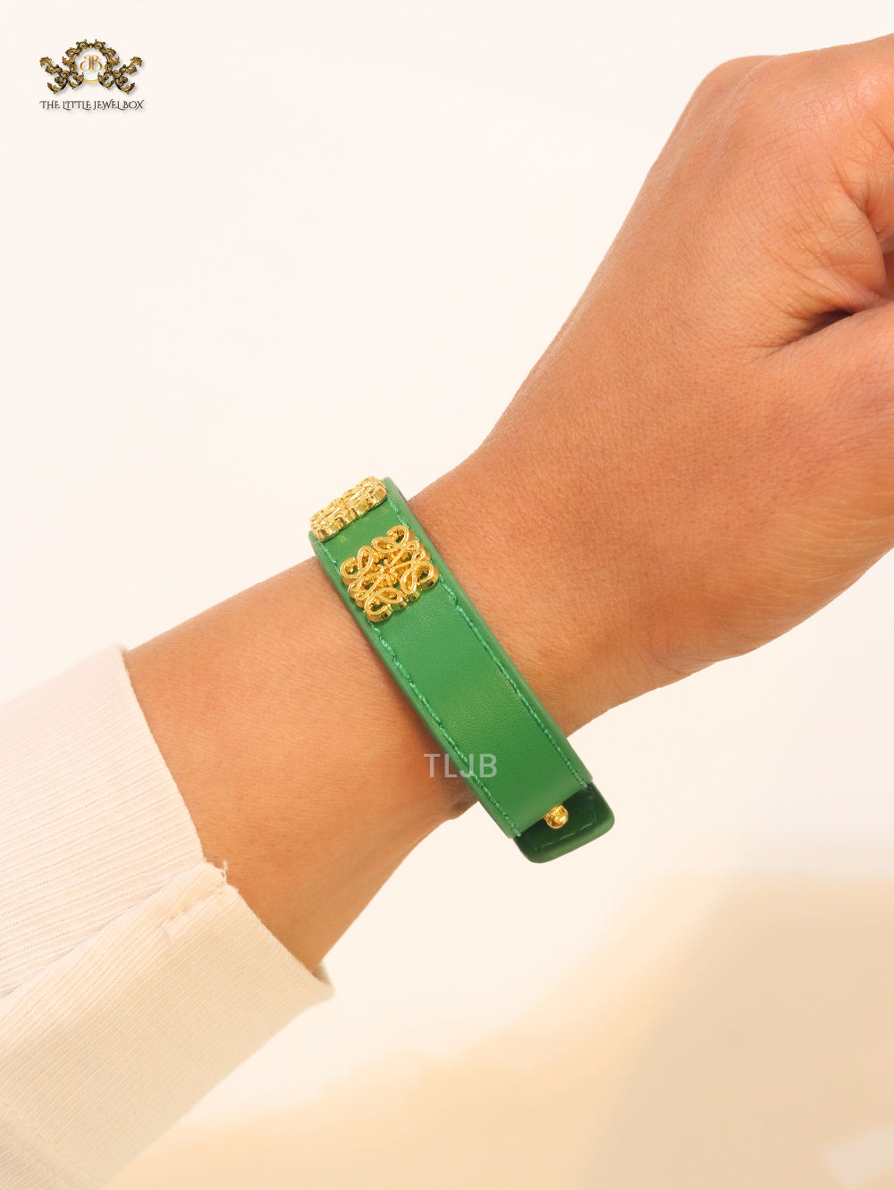 Alphabet L green leather bracelet