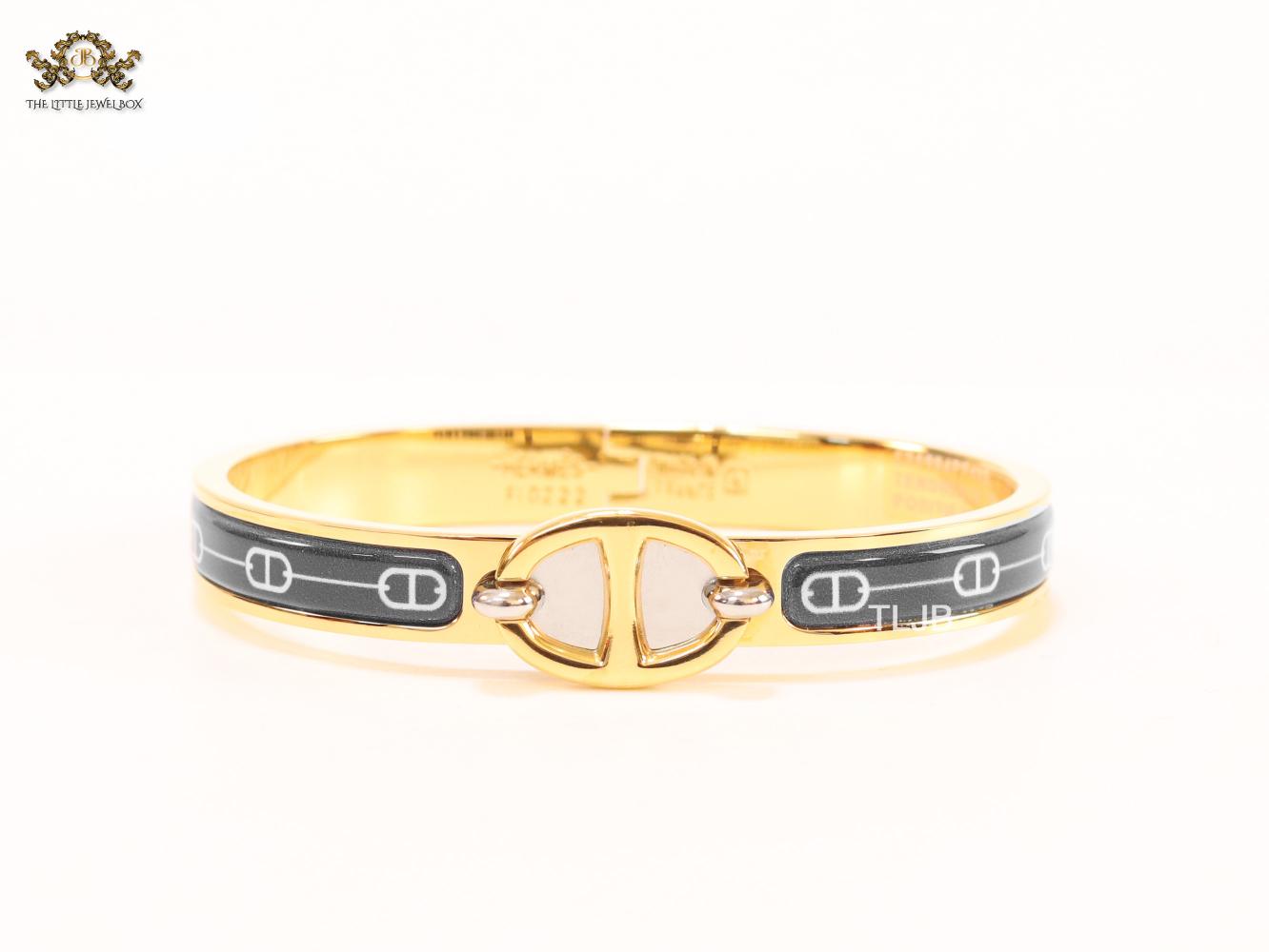Alphabet H seek bracelet with black print
