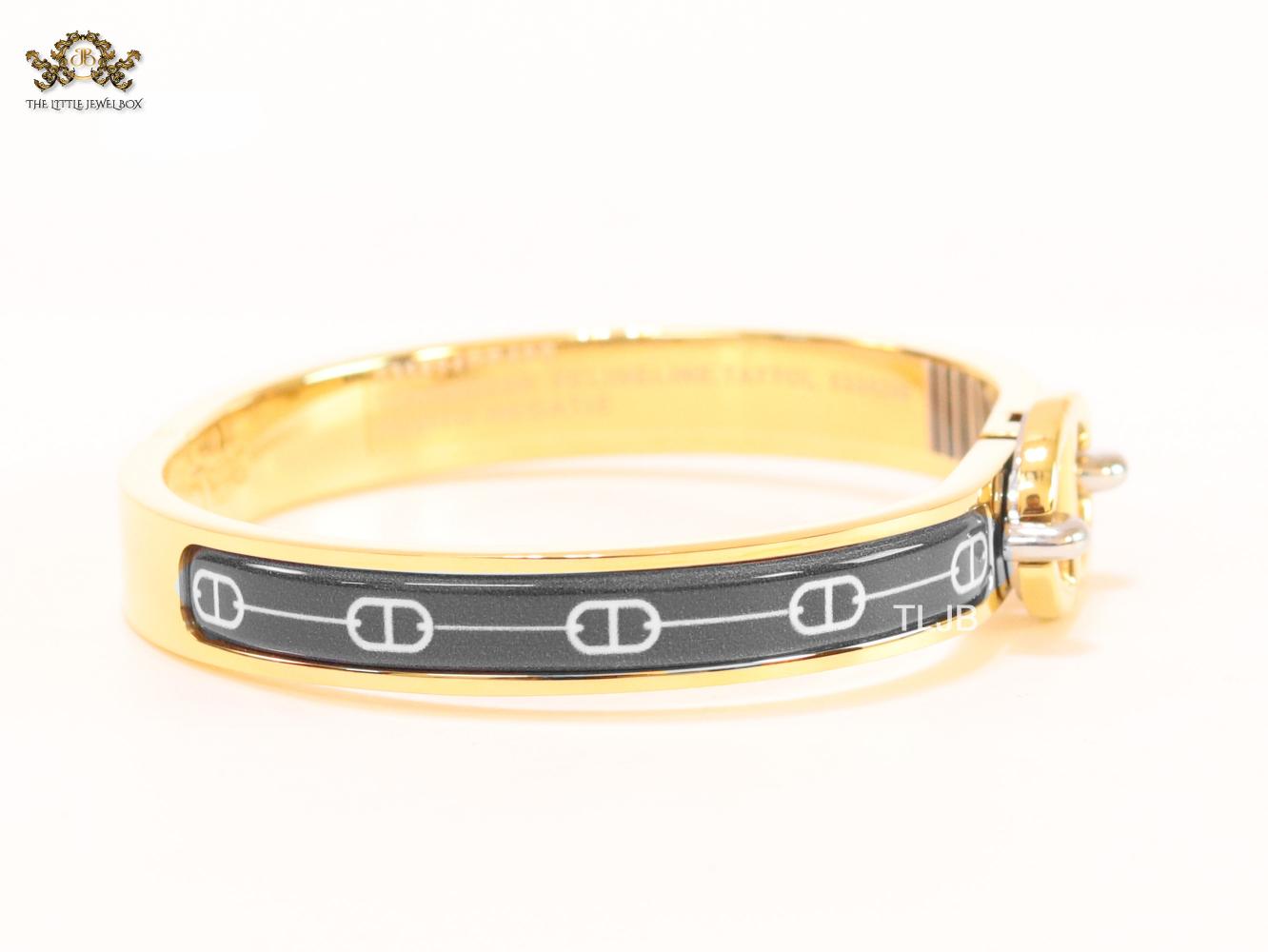 Alphabet H seek bracelet with black print