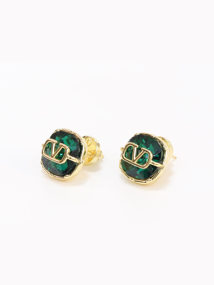Alphabet V Green and gold studs