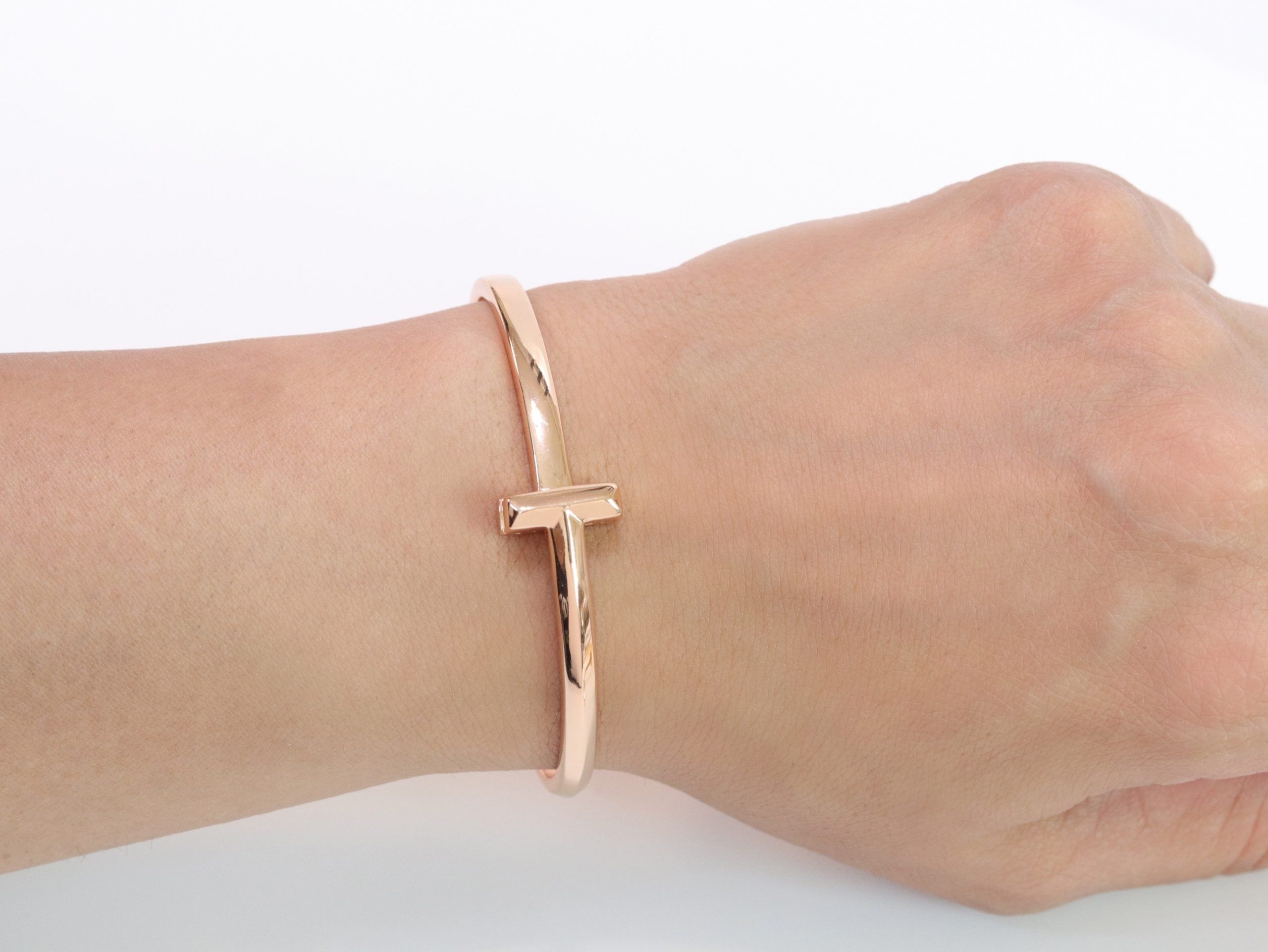 Alphabet T bracelet in rose gold