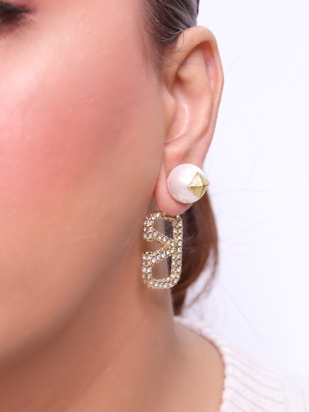 Alphabet V gold cz pearl drops