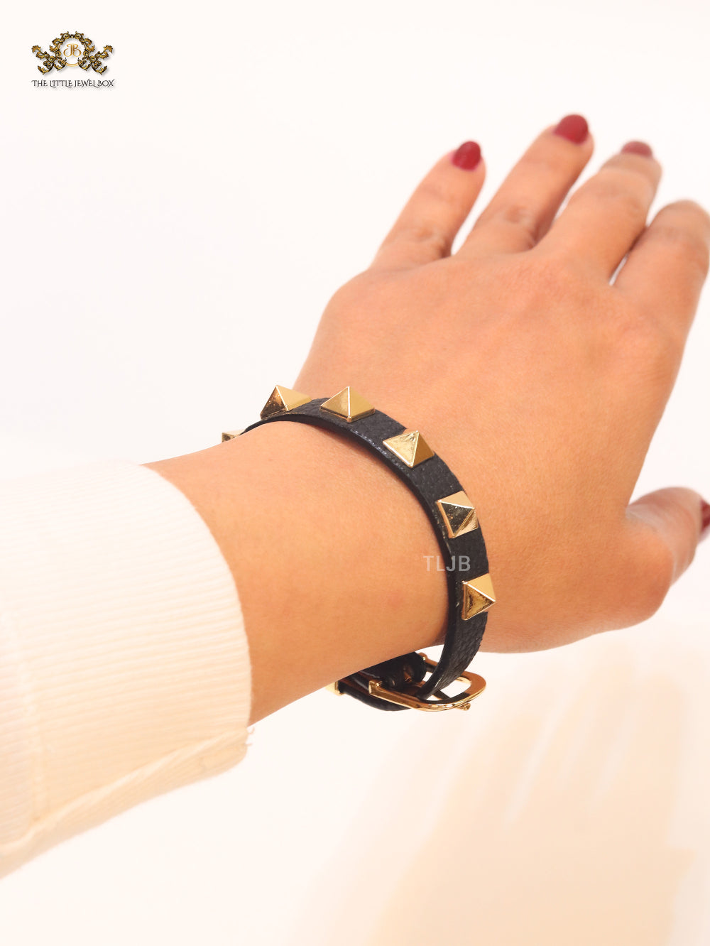 Alphabet V rockstud black bracelet