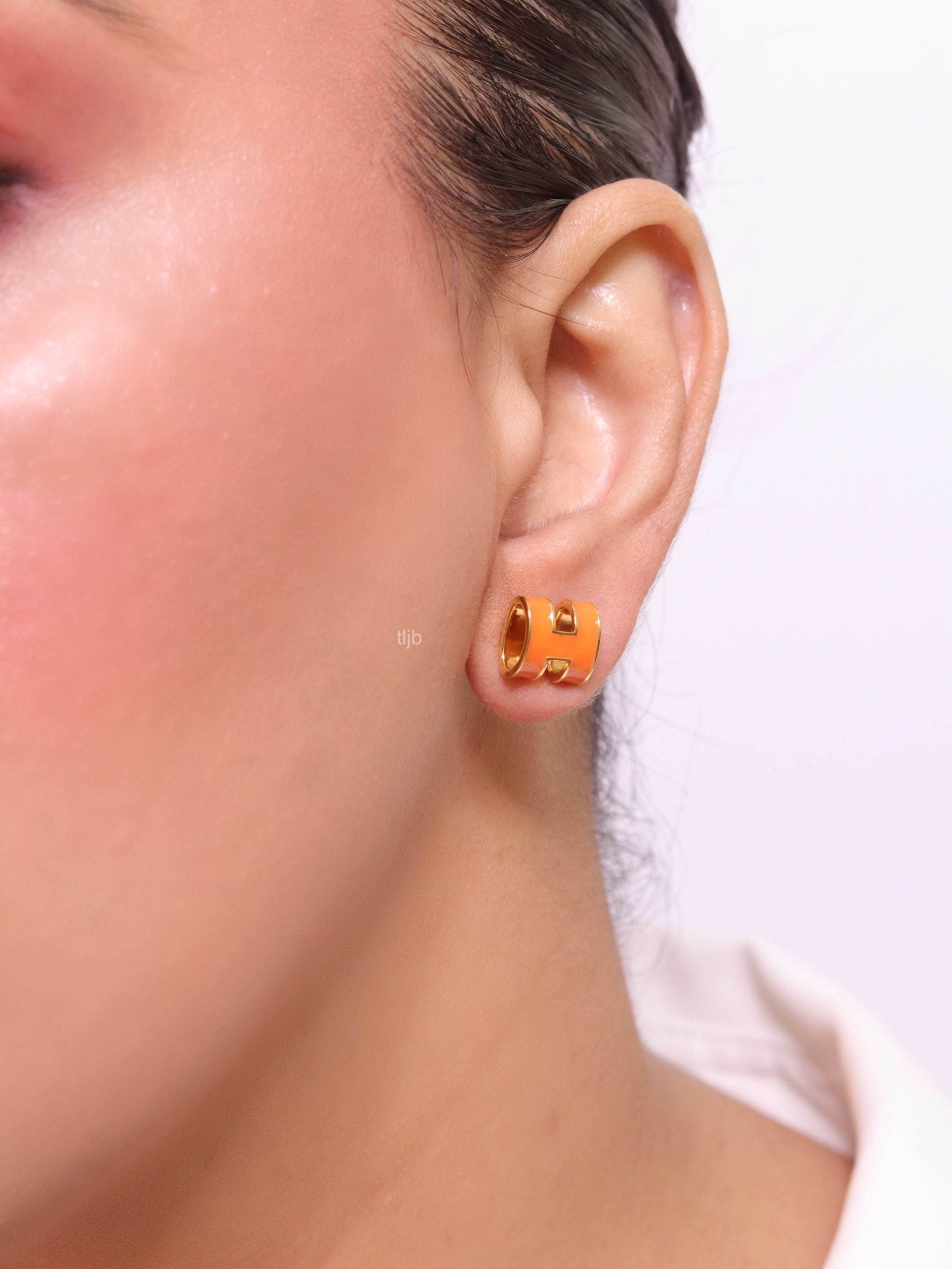 Alphabet H orange studs in gold finish