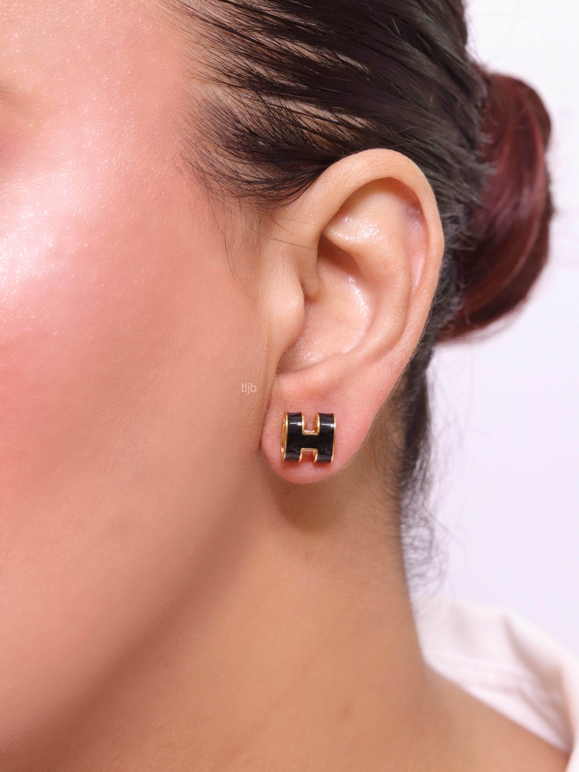 Alphabet H black studs in gold finish