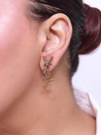 Alphabet YSL earrings in rustic look