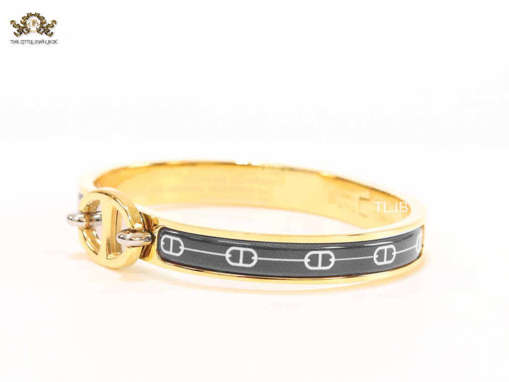 Alphabet H seek bracelet with black print