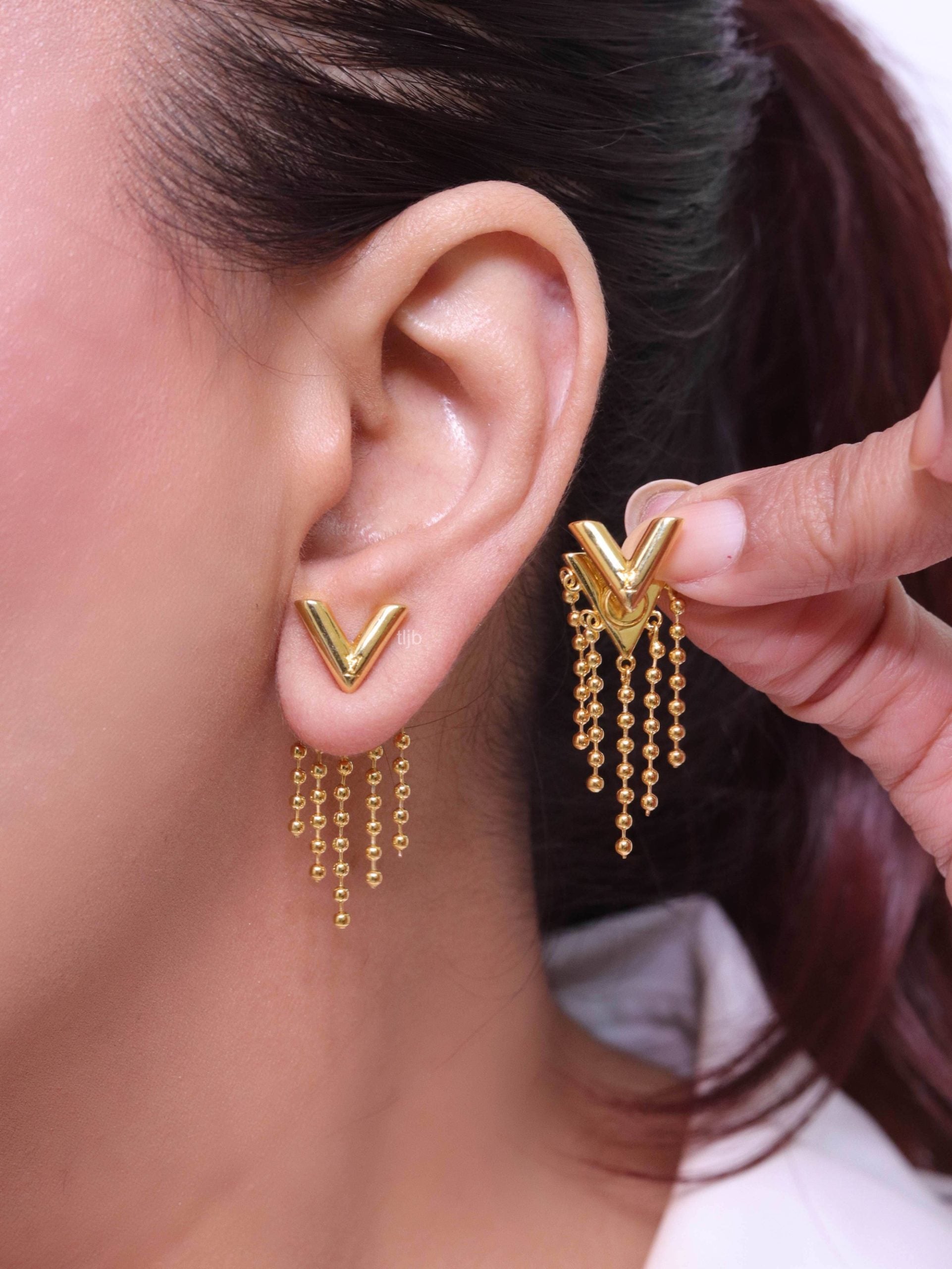 Alphabet v stud with dangles in gold finish