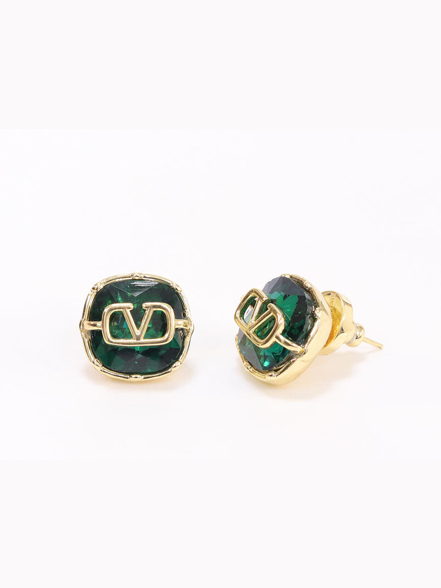 Alphabet V Green and gold studs