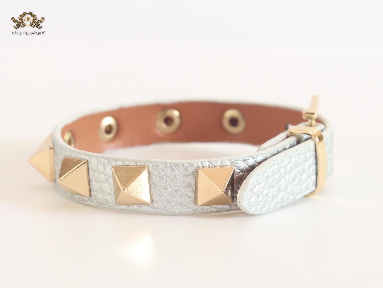 Alphabet V rockstud silver grey bracelet