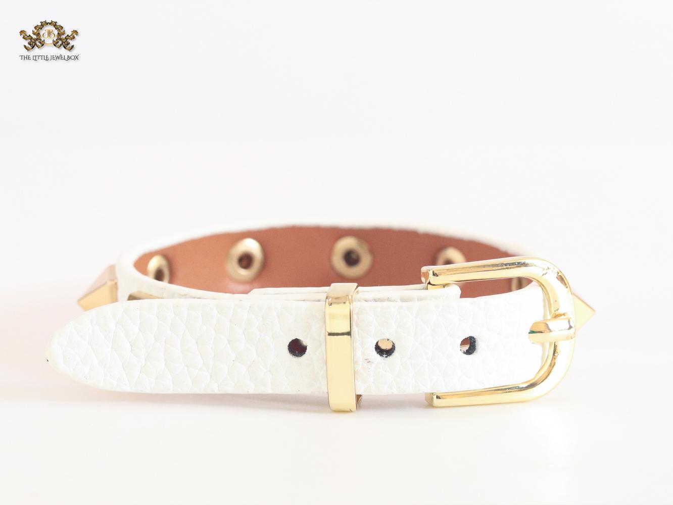 Alphabet V rockstud white bracelet