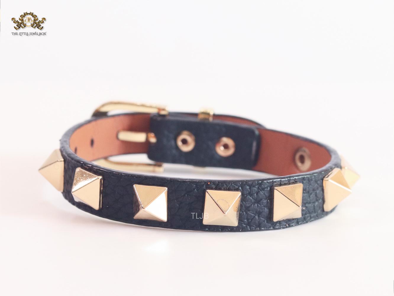 Alphabet V rockstud black bracelet