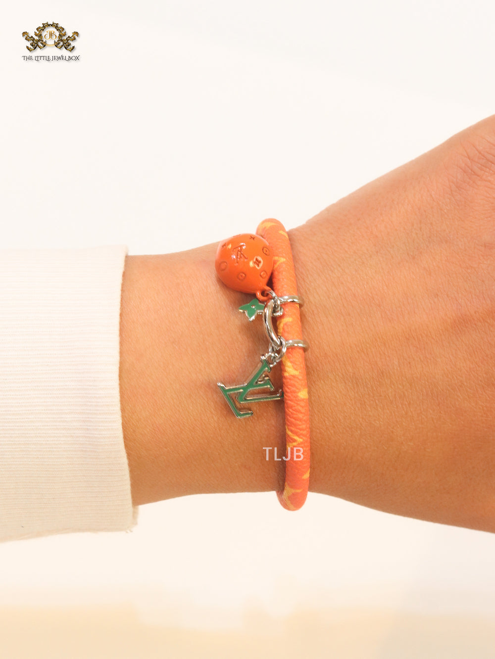 Alphabet L & V orange bracelet