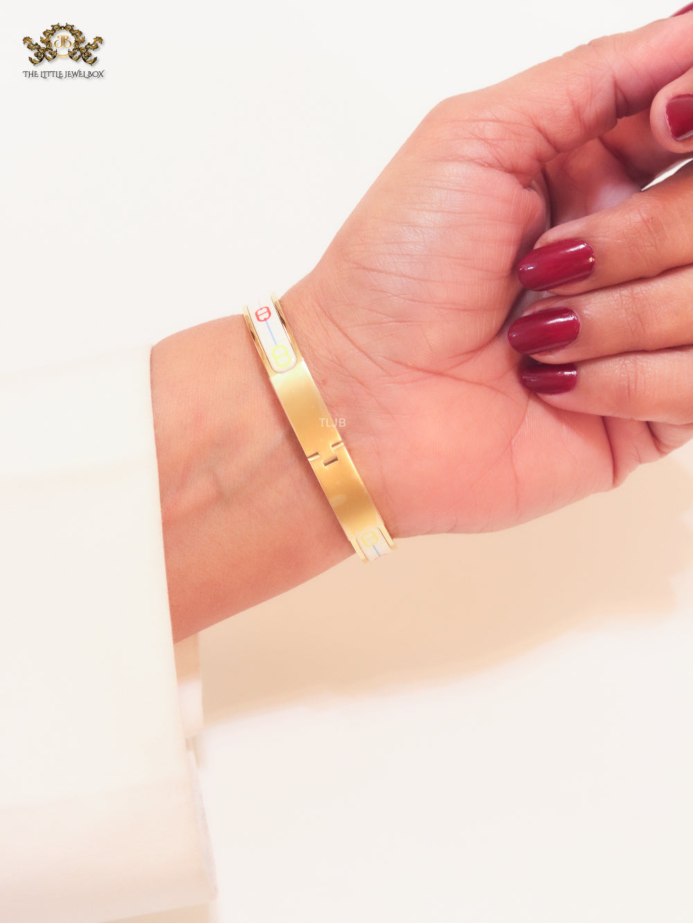 Alphabet H seek bracelet with white and multi colour print