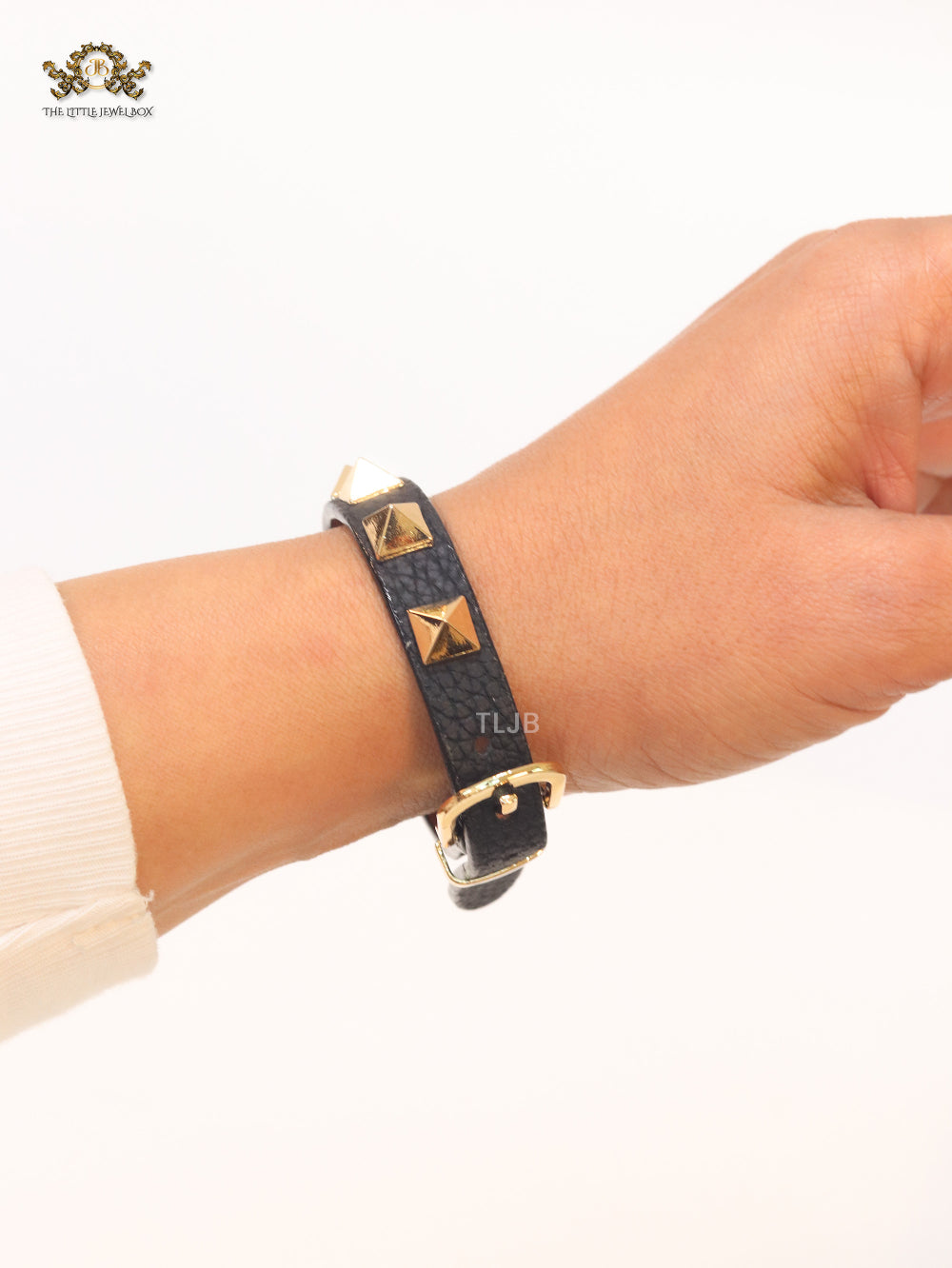 Alphabet V rockstud black bracelet