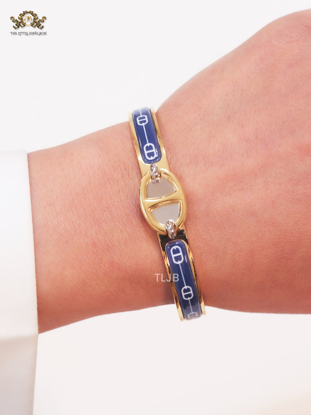 Alphabet H seek bracelet with blue print