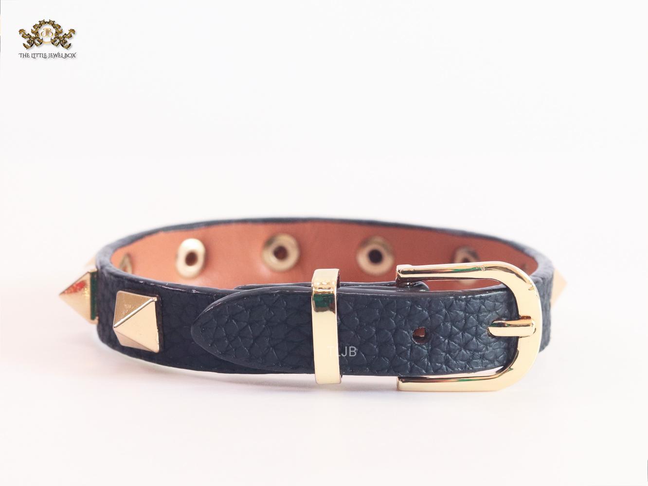 Alphabet V rockstud black bracelet